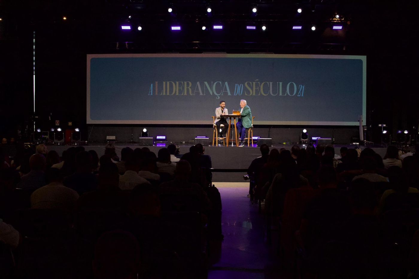 Líderes do Século 21 com John Maxwell 2024